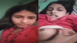 Cute college girlfriend boobs show viral MMS