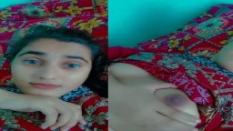 Pakistani Sex Maal Showing Her Cute Boobs Selfie HD